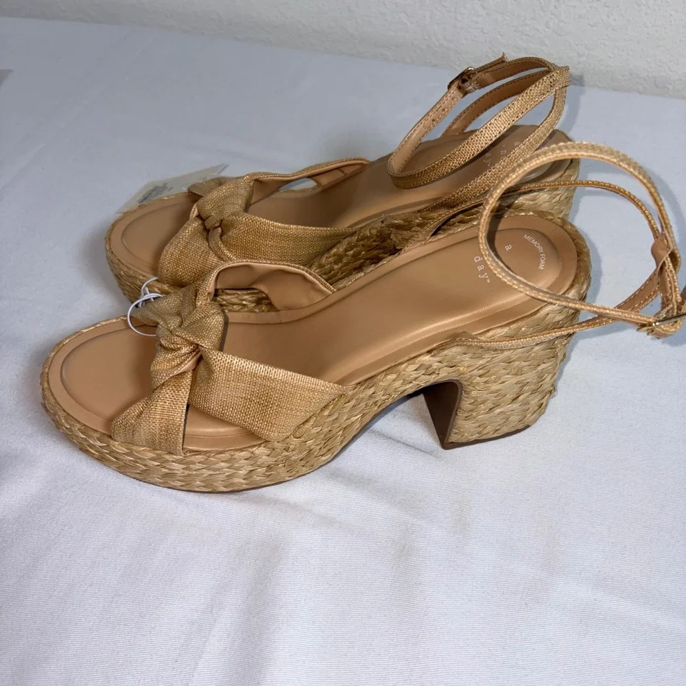 A New Day Platform Sandals 11 Tan New Woven Straw Knotted Block Heel Espadrille